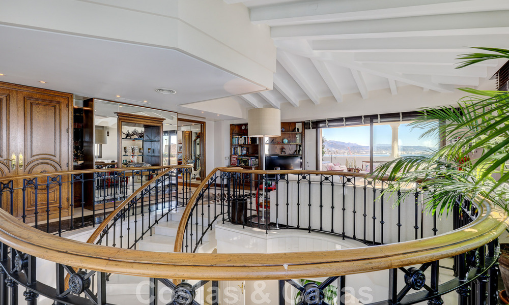 Gigantisch duplex penthouse te koop met adembenemend zeezicht op eerstelijnsstrand in de jachthaven van Puerto Banus, Marbella 49144