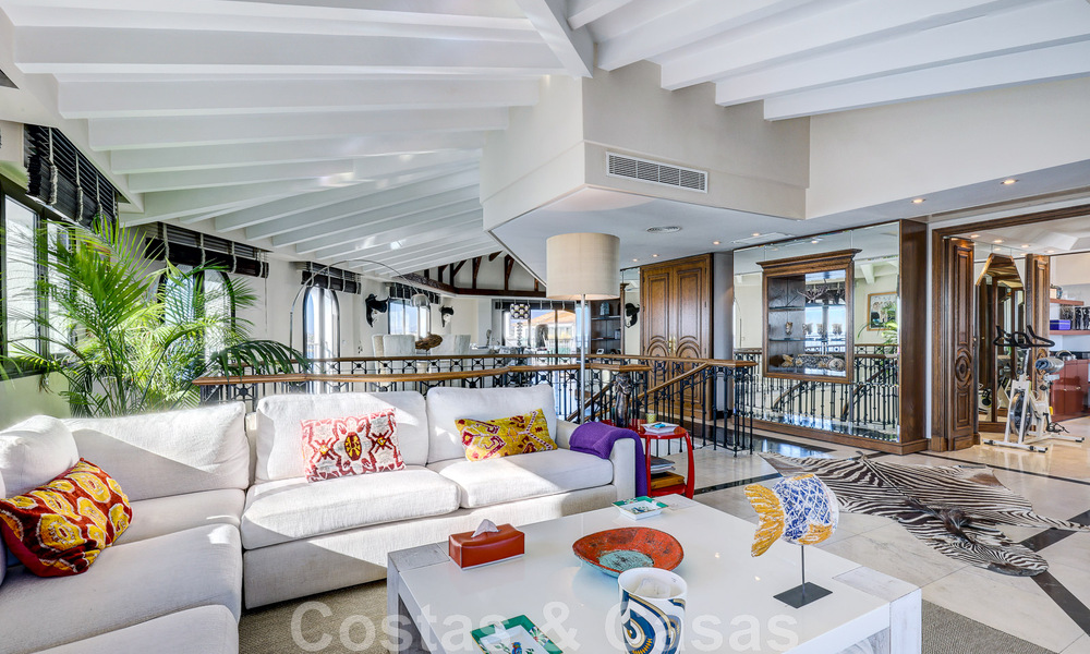 Gigantisch duplex penthouse te koop met adembenemend zeezicht op eerstelijnsstrand in de jachthaven van Puerto Banus, Marbella 49147