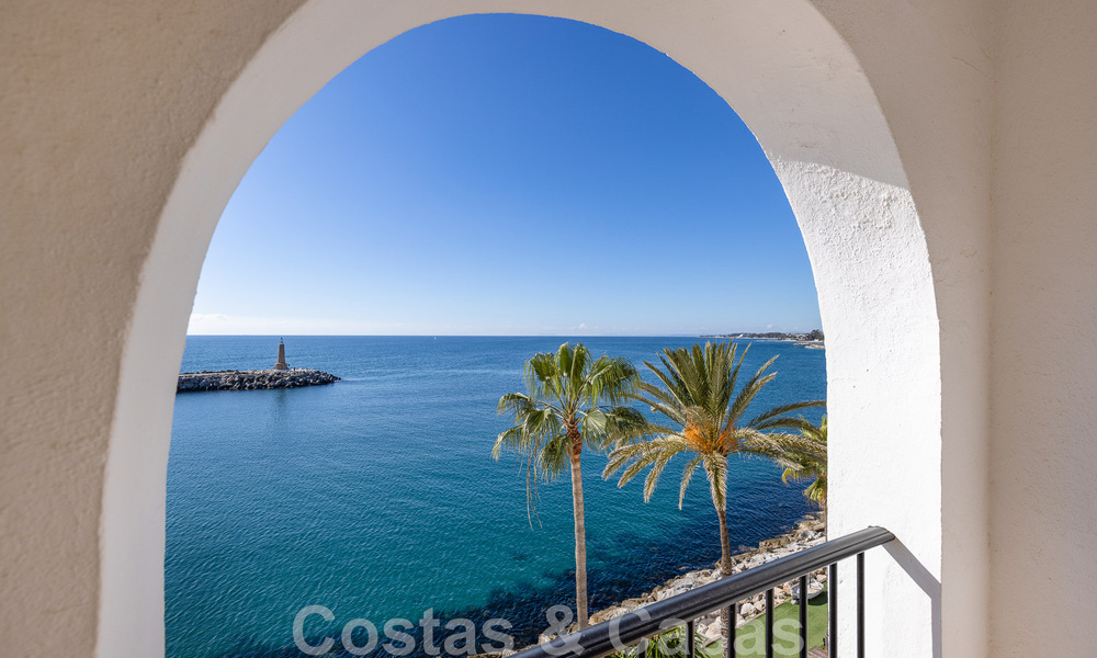 Gigantisch duplex penthouse te koop met adembenemend zeezicht op eerstelijnsstrand in de jachthaven van Puerto Banus, Marbella 49166