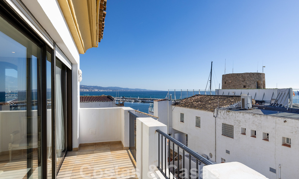 Gigantisch duplex penthouse te koop met adembenemend zeezicht op eerstelijnsstrand in de jachthaven van Puerto Banus, Marbella 49167
