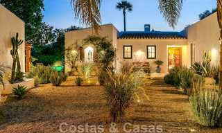 Sfeervolle, karakteristieke villa in Ibiza-stijl te koop met een groot separaat gastenverblijf gelegen in West Marbella 49914 