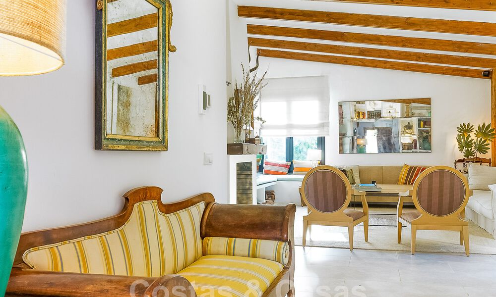 Sfeervolle, karakteristieke villa in Ibiza-stijl te koop met een groot separaat gastenverblijf gelegen in West Marbella 49916