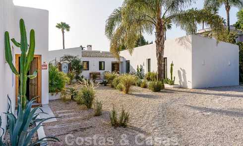 Sfeervolle, karakteristieke villa in Ibiza-stijl te koop met een groot separaat gastenverblijf gelegen in West Marbella 49918