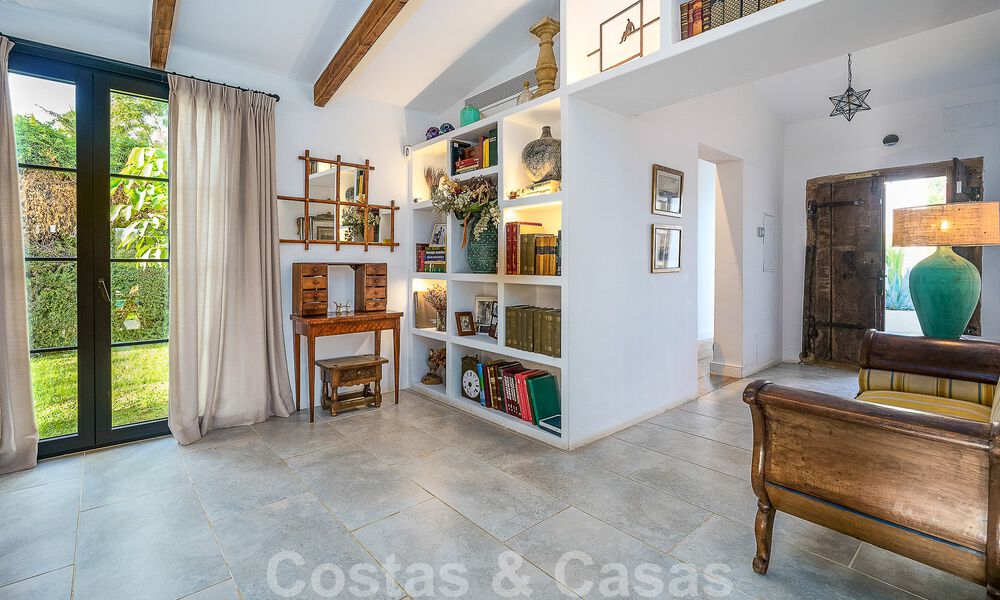 Sfeervolle, karakteristieke villa in Ibiza-stijl te koop met een groot separaat gastenverblijf gelegen in West Marbella 49923