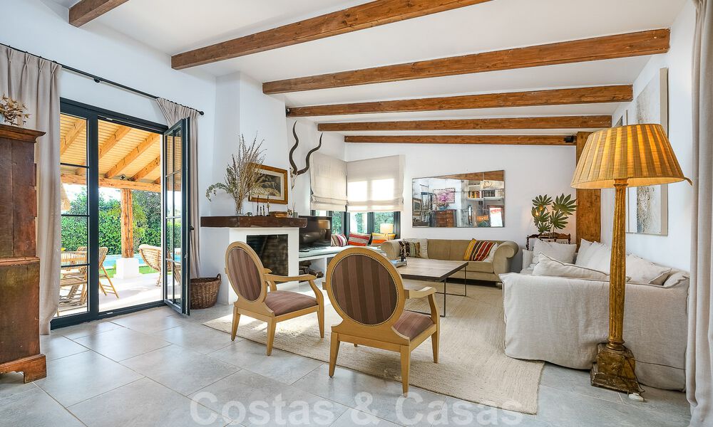Sfeervolle, karakteristieke villa in Ibiza-stijl te koop met een groot separaat gastenverblijf gelegen in West Marbella 49924