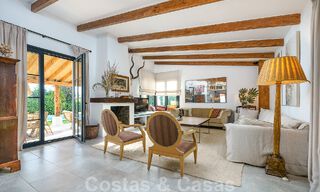 Sfeervolle, karakteristieke villa in Ibiza-stijl te koop met een groot separaat gastenverblijf gelegen in West Marbella 49924 