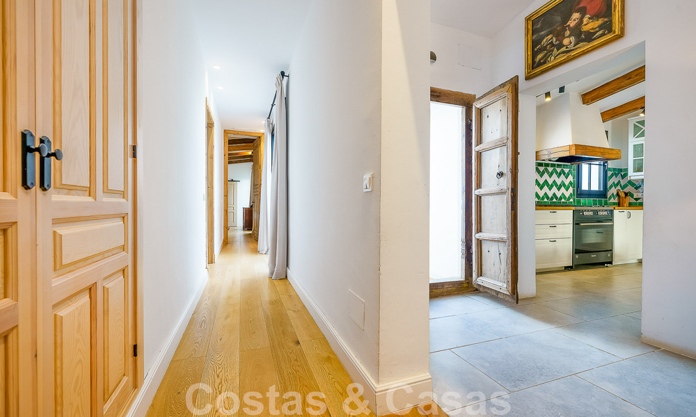 Sfeervolle, karakteristieke villa in Ibiza-stijl te koop met een groot separaat gastenverblijf gelegen in West Marbella 49929