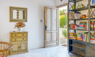 Sfeervolle, karakteristieke villa in Ibiza-stijl te koop met een groot separaat gastenverblijf gelegen in West Marbella 49946 