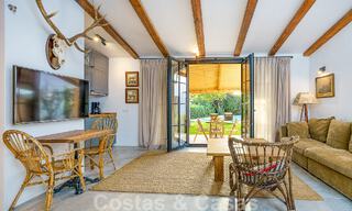 Sfeervolle, karakteristieke villa in Ibiza-stijl te koop met een groot separaat gastenverblijf gelegen in West Marbella 49950 