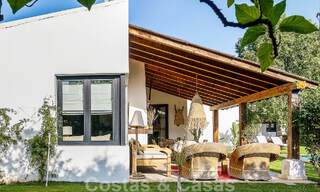 Sfeervolle, karakteristieke villa in Ibiza-stijl te koop met een groot separaat gastenverblijf gelegen in West Marbella 49958 