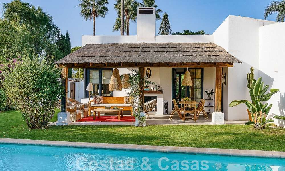 Sfeervolle, karakteristieke villa in Ibiza-stijl te koop met een groot separaat gastenverblijf gelegen in West Marbella 49959