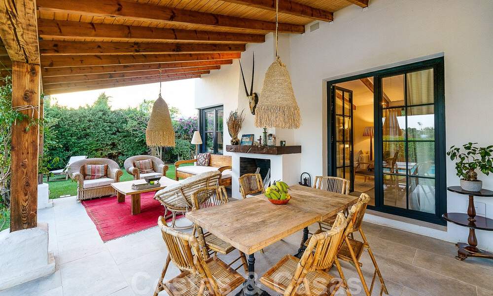 Sfeervolle, karakteristieke villa in Ibiza-stijl te koop met een groot separaat gastenverblijf gelegen in West Marbella 49965