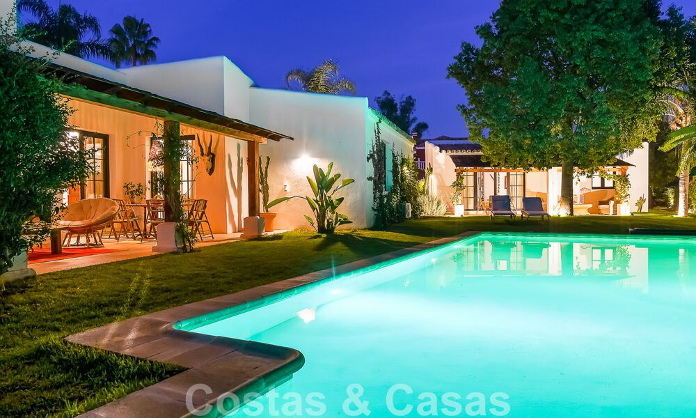 Sfeervolle, karakteristieke villa in Ibiza-stijl te koop met een groot separaat gastenverblijf gelegen in West Marbella 49968