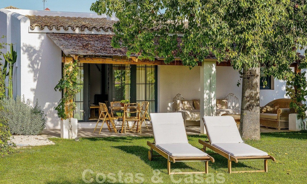 Sfeervolle, karakteristieke villa in Ibiza-stijl te koop met een groot separaat gastenverblijf gelegen in West Marbella 49969