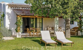 Sfeervolle, karakteristieke villa in Ibiza-stijl te koop met een groot separaat gastenverblijf gelegen in West Marbella 49969 