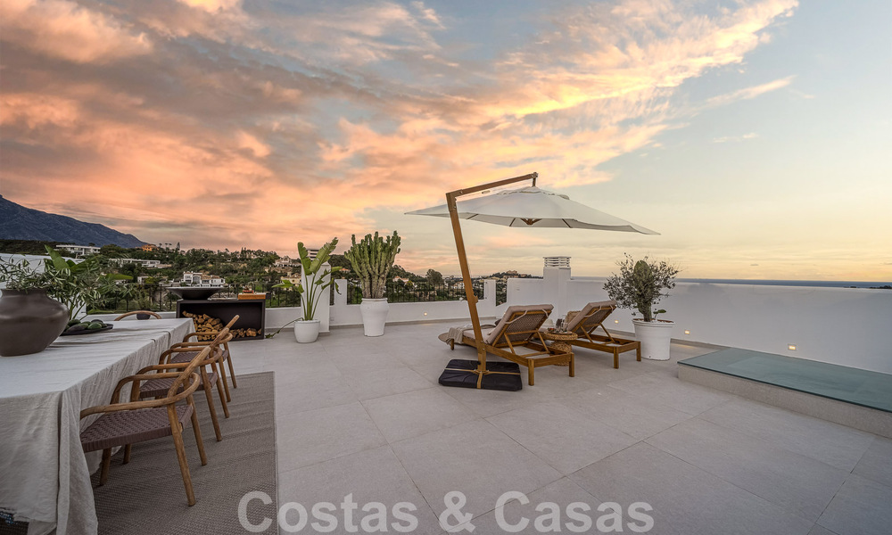 Zeer bekoorlijk en ruim luxe penthouse te koop met open zeezicht vanaf het solarium in La Quinta, Benahavis - Marbella 49995