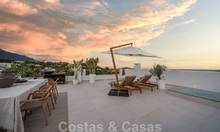 Zeer bekoorlijk en ruim luxe penthouse te koop met open zeezicht vanaf het solarium in La Quinta, Benahavis - Marbella 49995 