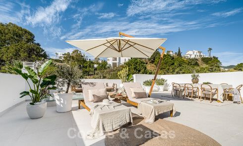 Zeer bekoorlijk en ruim luxe penthouse te koop met open zeezicht vanaf het solarium in La Quinta, Benahavis - Marbella 49998