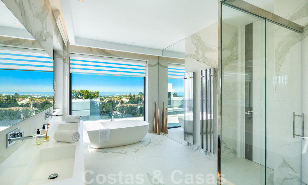 Contemporaine, vrijstaande luxevilla te koop met panoramisch berg- en zeezicht, hartje Golden Mile van Marbella 49880