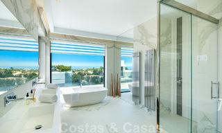 Contemporaine, vrijstaande luxevilla te koop met panoramisch berg- en zeezicht, hartje Golden Mile van Marbella 49880 