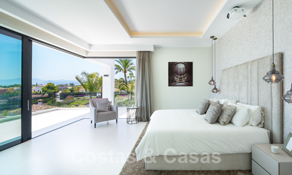 Contemporaine, vrijstaande luxevilla te koop met panoramisch berg- en zeezicht, hartje Golden Mile van Marbella 49888