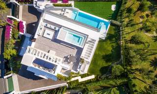 Contemporaine, vrijstaande luxevilla te koop met panoramisch berg- en zeezicht, hartje Golden Mile van Marbella 49899 