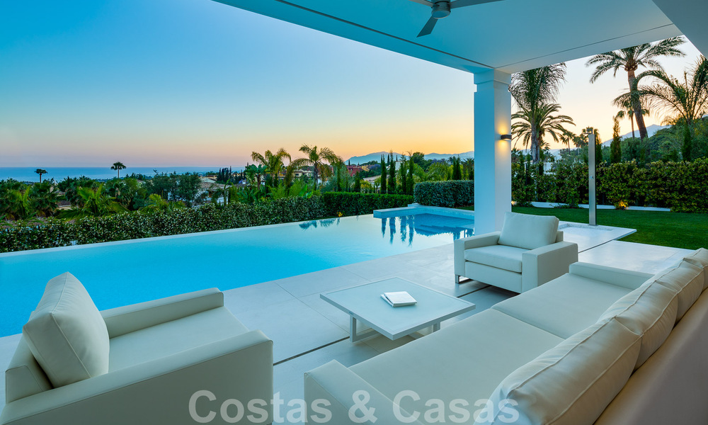 Contemporaine, vrijstaande luxevilla te koop met panoramisch berg- en zeezicht, hartje Golden Mile van Marbella 49901