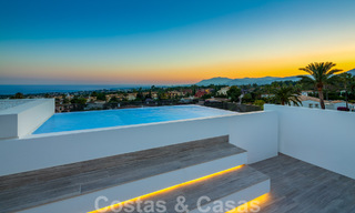 Contemporaine, vrijstaande luxevilla te koop met panoramisch berg- en zeezicht, hartje Golden Mile van Marbella 49902 