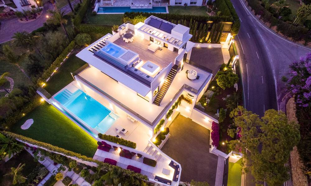 Contemporaine, vrijstaande luxevilla te koop met panoramisch berg- en zeezicht, hartje Golden Mile van Marbella 49908