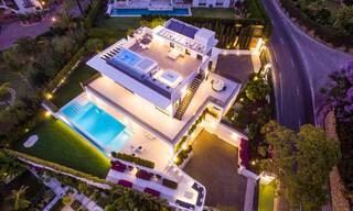 Contemporaine, vrijstaande luxevilla te koop met panoramisch berg- en zeezicht, hartje Golden Mile van Marbella 49908 