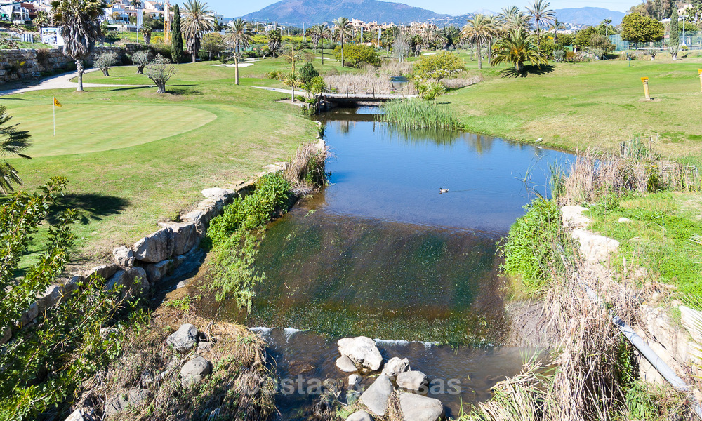 2 prestigieuze nieuwbouwvilla’s te koop op loopafstand van een schitterend golfclubhuis op de New Golden Mile, tussen Marbella en Estepona 64376