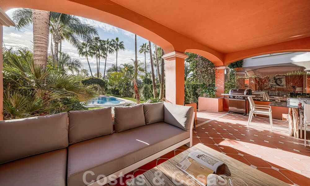 Halfvrijstaand huis in Spaanse stijl te koop in een prestigieuze urbanisatie op loopafstand van Puerto Banus en het strand in Nueva Andalucia, Marbella 49748