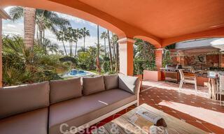 Halfvrijstaand huis in Spaanse stijl te koop in een prestigieuze urbanisatie op loopafstand van Puerto Banus en het strand in Nueva Andalucia, Marbella 49748 