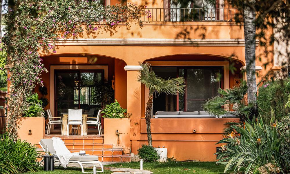 Halfvrijstaand huis in Spaanse stijl te koop in een prestigieuze urbanisatie op loopafstand van Puerto Banus en het strand in Nueva Andalucia, Marbella 49757