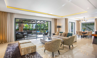 Moderne en luxueuze villa te koop, centraal gelegen op wandelafstand van het strand, beachside op de Golden Mile van Marbella 60480 
