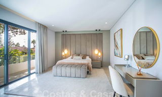 Moderne en luxueuze villa te koop, centraal gelegen op wandelafstand van het strand, beachside op de Golden Mile van Marbella 60488 