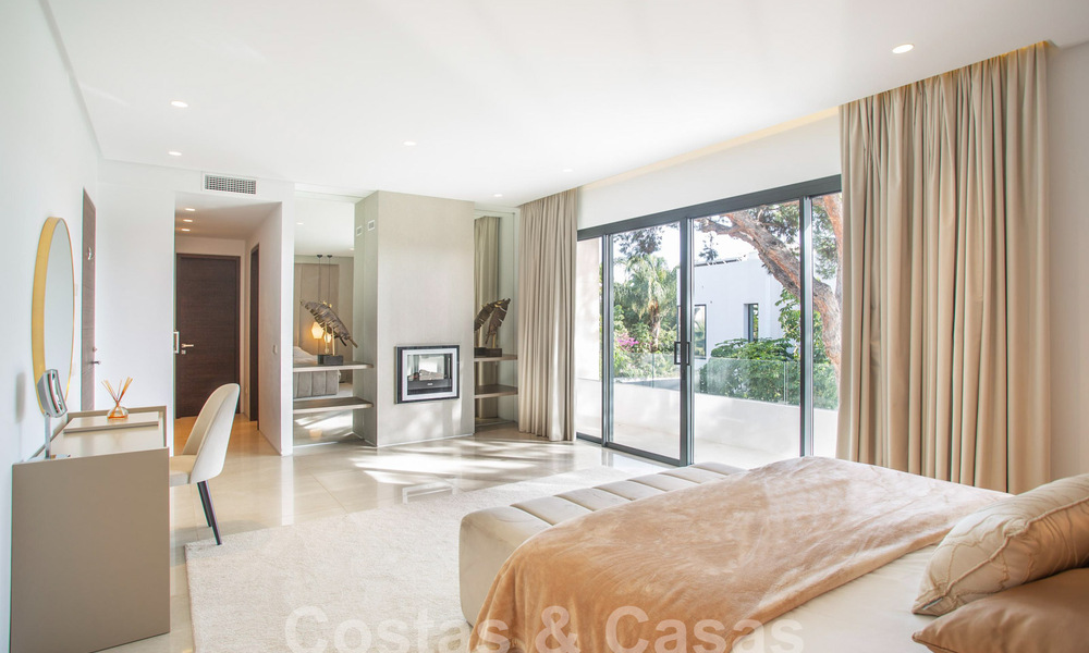 Moderne en luxueuze villa te koop, centraal gelegen op wandelafstand van het strand, beachside op de Golden Mile van Marbella 60489