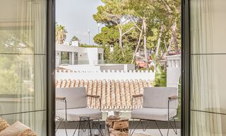 Charmante Spaanse luxevilla te koop, omgeven door natuurschoon en grenzend aan het duinenstrand in Marbella 49686 
