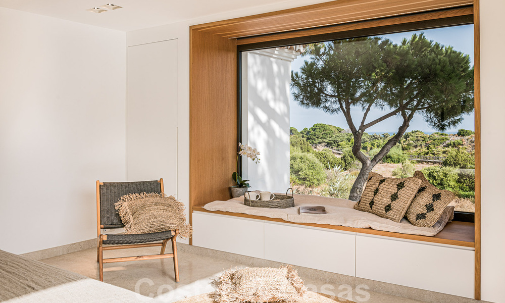 Charmante Spaanse luxevilla te koop, omgeven door natuurschoon en grenzend aan het duinenstrand in Marbella 49699