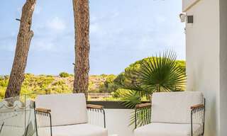 Charmante Spaanse luxevilla te koop, omgeven door natuurschoon en grenzend aan het duinenstrand in Marbella 49707 