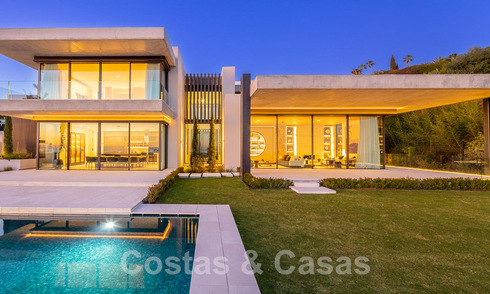 Instapklare, architectonische designervilla te koop met open zeezicht in een prestigieuze gated woonwijk in de heuvels van La Quinta in Benahavis - Marbella 49249