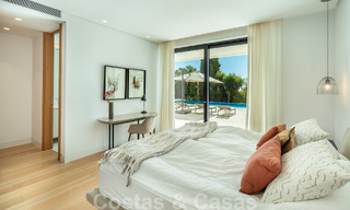 Moderne luxevilla te koop met privé tennisbaan in een prestigieuze woonwijk in Nueva Andalucia’s golfvallei, Marbella 50142 
