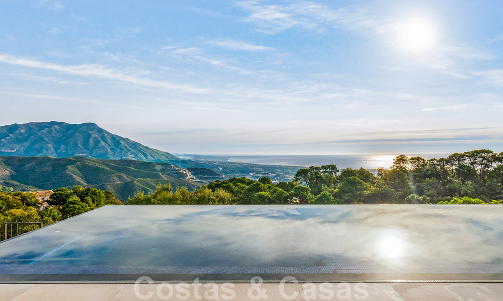 Mediterrane luxevilla te koop met een eigentijdse uitstraling en prachtig zeezicht in het exclusieve La Zagaleta Golfresort, Benahavis - Marbella 49356