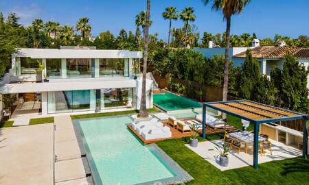 Moderne luxevilla te koop met een eigentijds design, gelegen op korte afstand van Puerto Banus, Marbella 49404