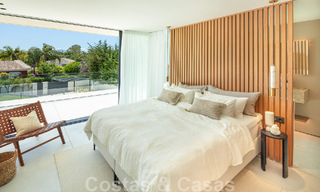 Moderne luxevilla te koop met een eigentijds design, gelegen op korte afstand van Puerto Banus, Marbella 49416 