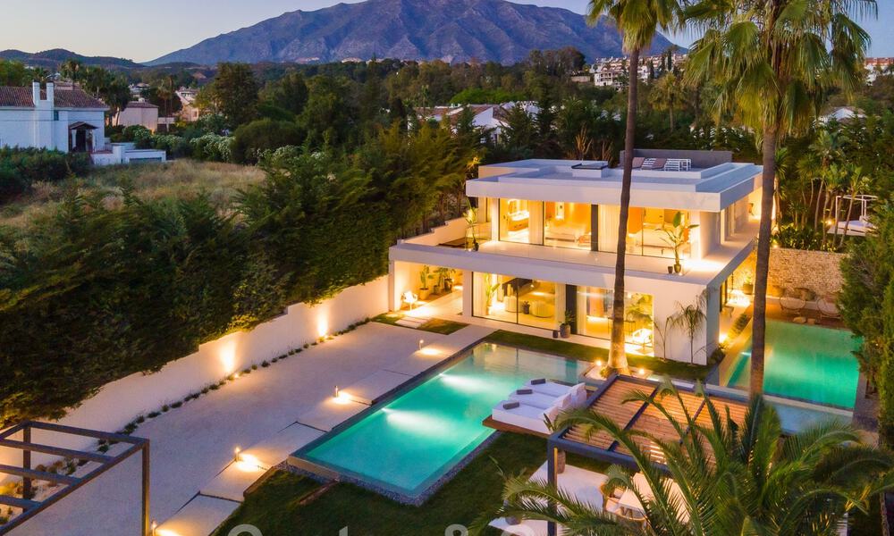 Moderne luxevilla te koop met een eigentijds design, gelegen op korte afstand van Puerto Banus, Marbella 49430