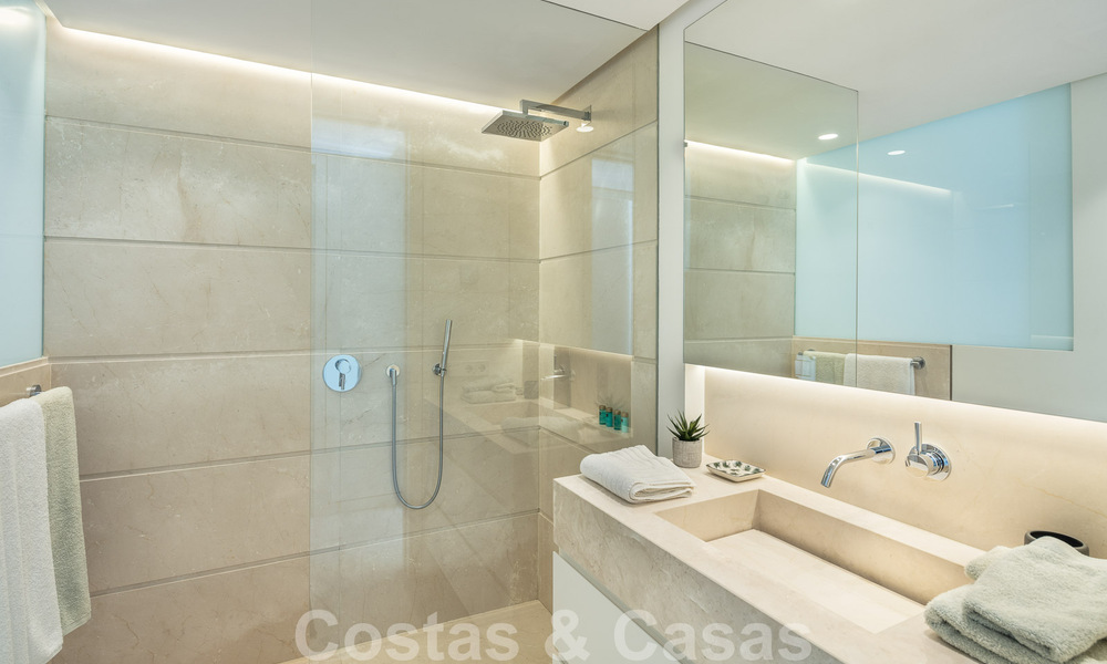 Magnifiek luxe penthouse met ruime terrassen en 4 slaapkamers te koop in Puente Romano, Golden Mile, Marbella 49721