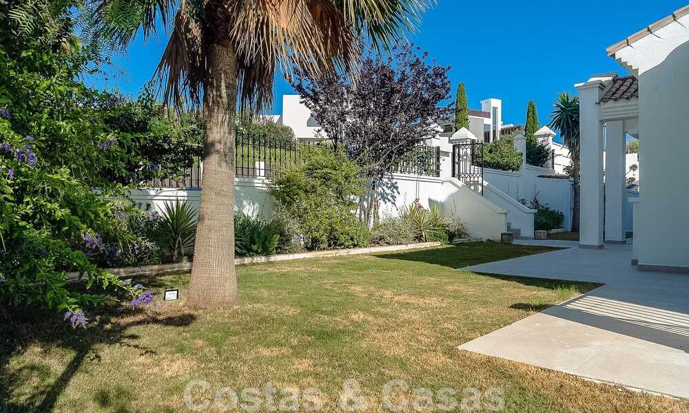 Ruime Mediterrane villa te koop gelegen in een bevoorrechte urbanisatie van Nueva Andalucia, Marbella 50553