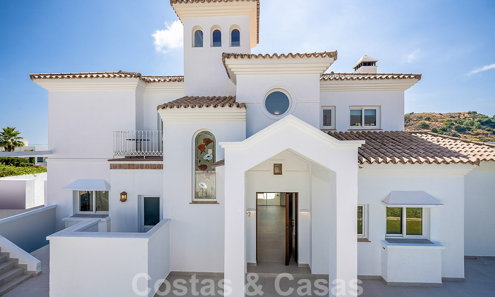 Ruime Mediterrane villa te koop gelegen in een bevoorrechte urbanisatie van Nueva Andalucia, Marbella 50555