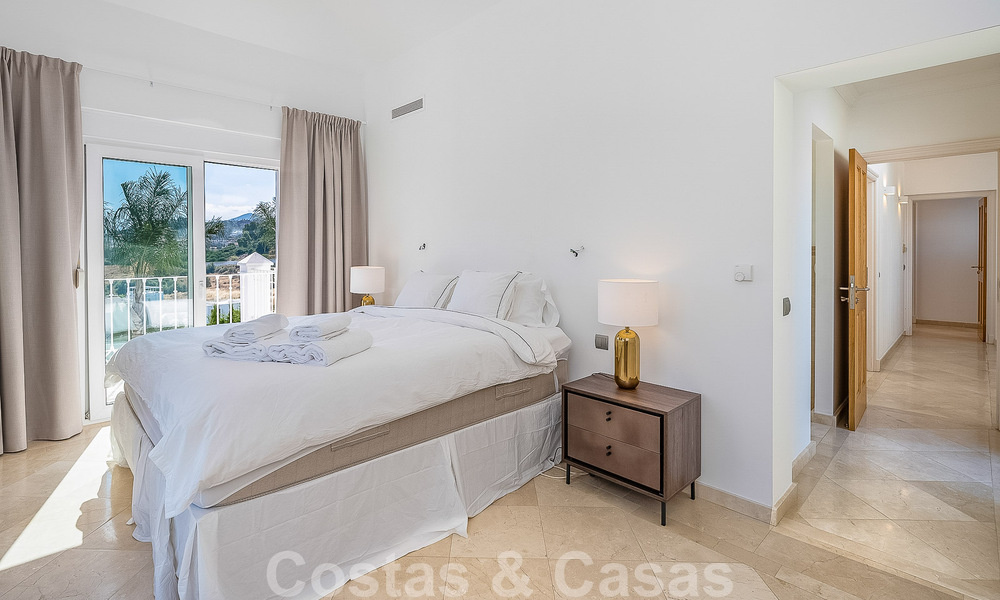 Ruime Mediterrane villa te koop gelegen in een bevoorrechte urbanisatie van Nueva Andalucia, Marbella 50575